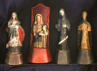 Paulistinhas anônimas, terracota, séc. XIX. Clique para ampliar.