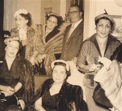 Soirée Musical em São Paulo, 1954. Em pé, da esq. p/ dir.: Magda Tagliaferro, Madalena Lébeis e Felicja Blumental. Foto de meu pai José da Silva Martins. Clique para ampliar. 