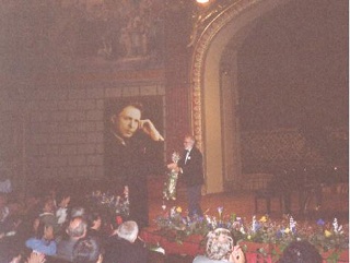 Recital de piano de J.E.M. no Ateneul Român. Bucarest, Romênia, Setembro 2001. Clique para ampliar.