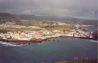  Vista da Horta, capital do Faial. Arquipélago dos Açores. 1992. Foto J.E.M. Clique para ampliar.