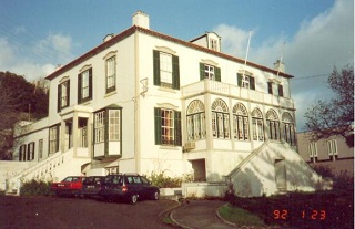 Horta, capital do Faial. Arquipélago dos Açores. Conservatório Regional. Foto J.E M. 1992. Clique para ampliar.