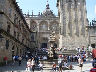 Santiago de Compostela. Ao fundo, a Basílica. Foto J.E.M. 04/06/10. Clique para ampliar.