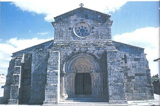 Igreja Românica S.Pedro de Rates. Rates, Portugal. Fachada (poente). Foto extraída de A Igreja Românica de S.Pedro de Rates de A.Campos Matos. Clique para ampliar.