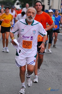 Subida da Av.Brigadeiro. São Silvestre 2010. Foto ativo.com . Clique para ampliar.