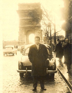 JEM. Primeira foto em Paris, 1958. Clique para ampliar.