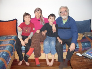 André Posman, Jamila e os filhos, Taha e Yassim. Clique para ampliar